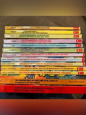 Captain Underpants-Ricky Ricotta- Dave Pilkey lot of 13 Books